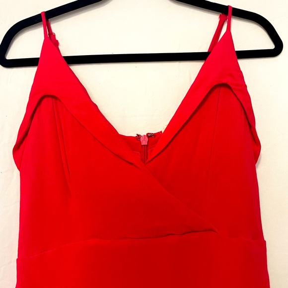 Deep plunge sleeveless red dress - Picture 3 of 6